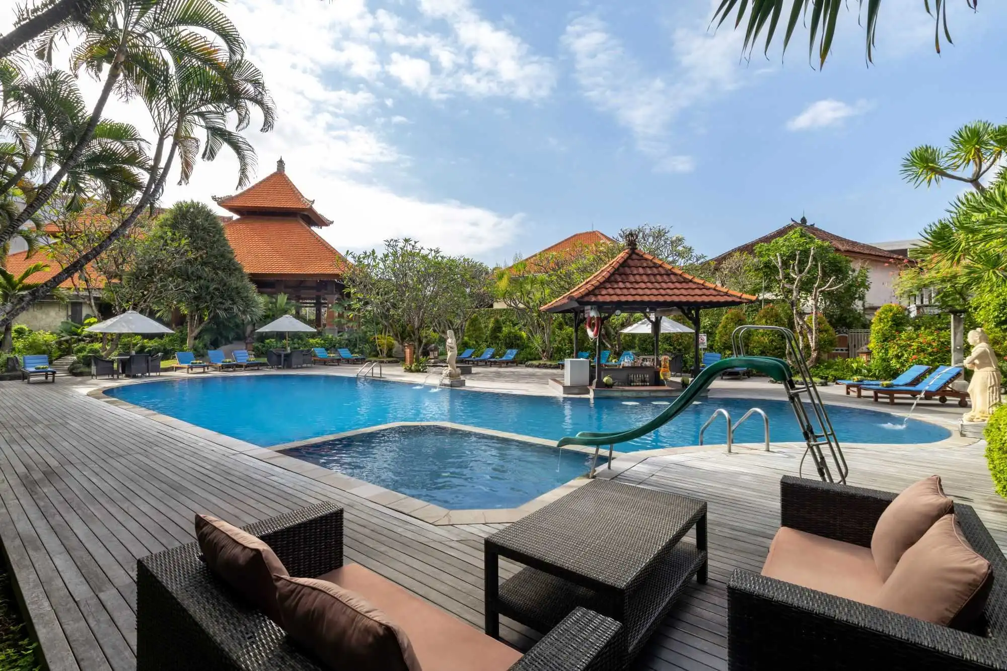 Swimming Pool and Sunken Bar in Adi Dharma Kuta Hotel