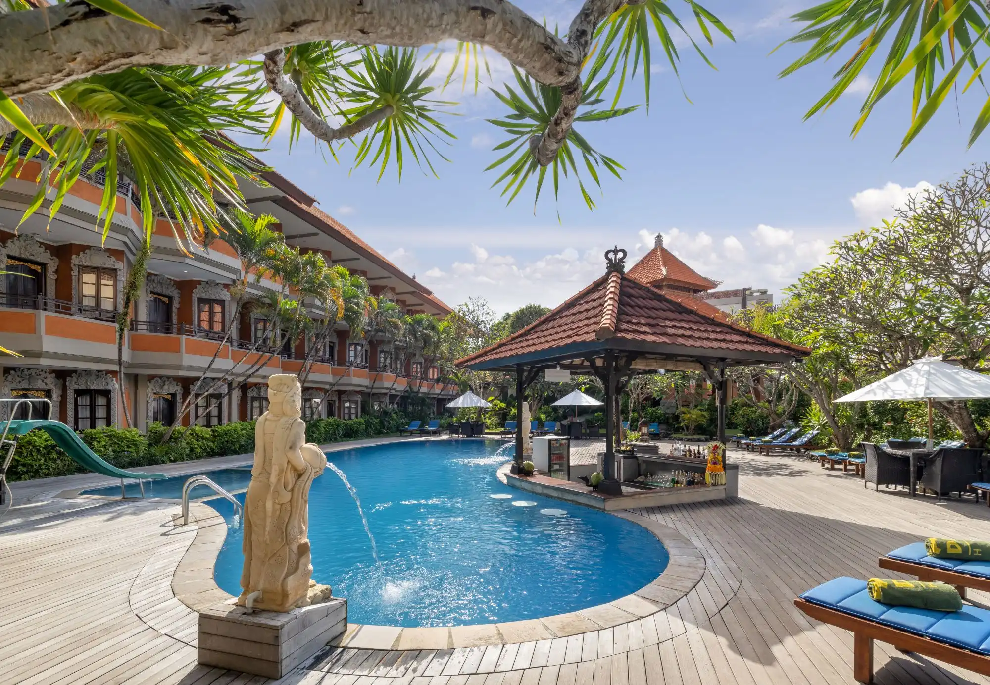 Swimming Pool and Sunken Bar